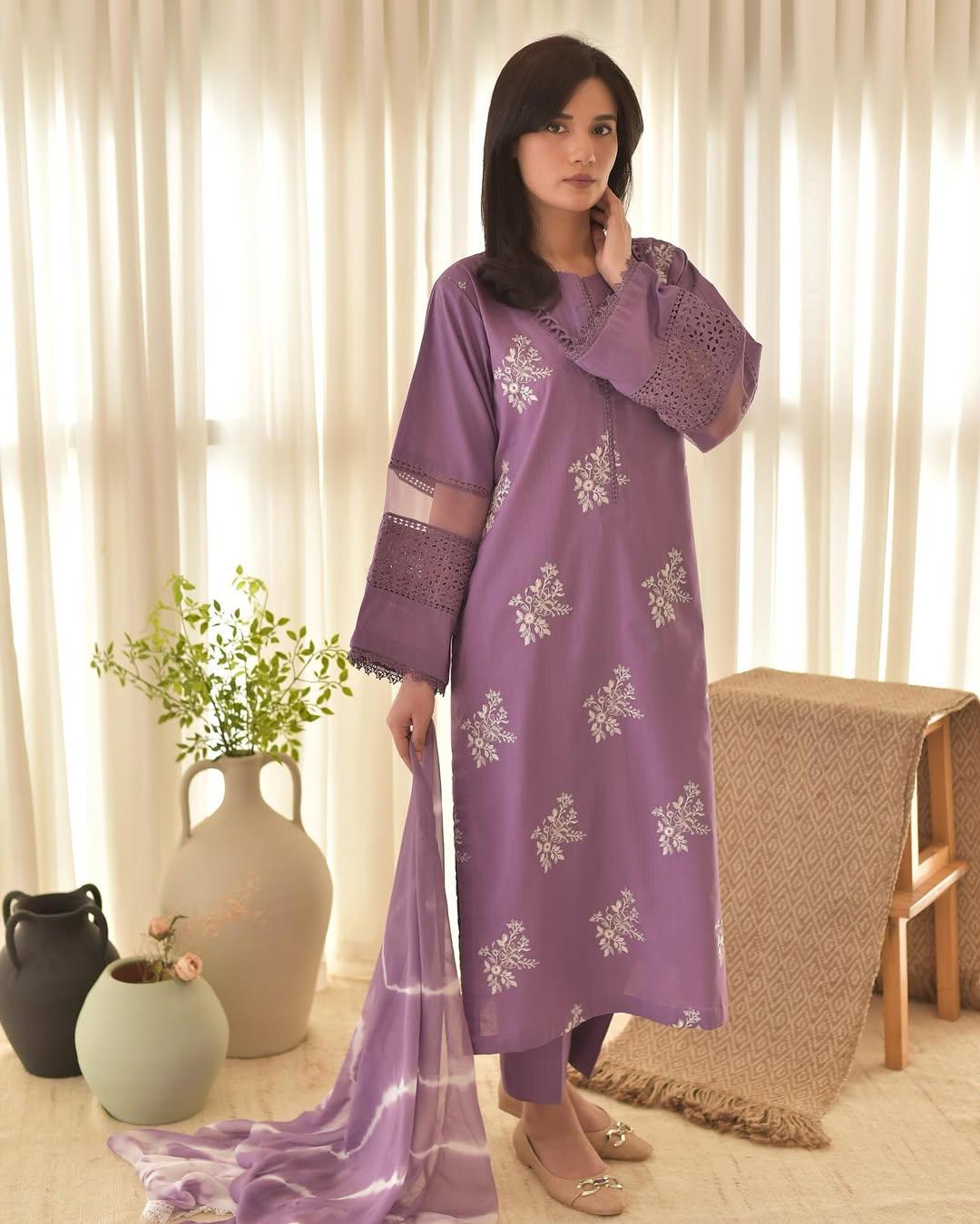 Hooriya Purple Lawn Emb 3pc